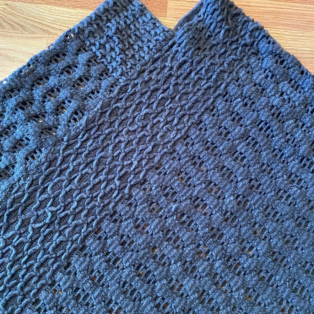 Poncho - Picture 2 of 6